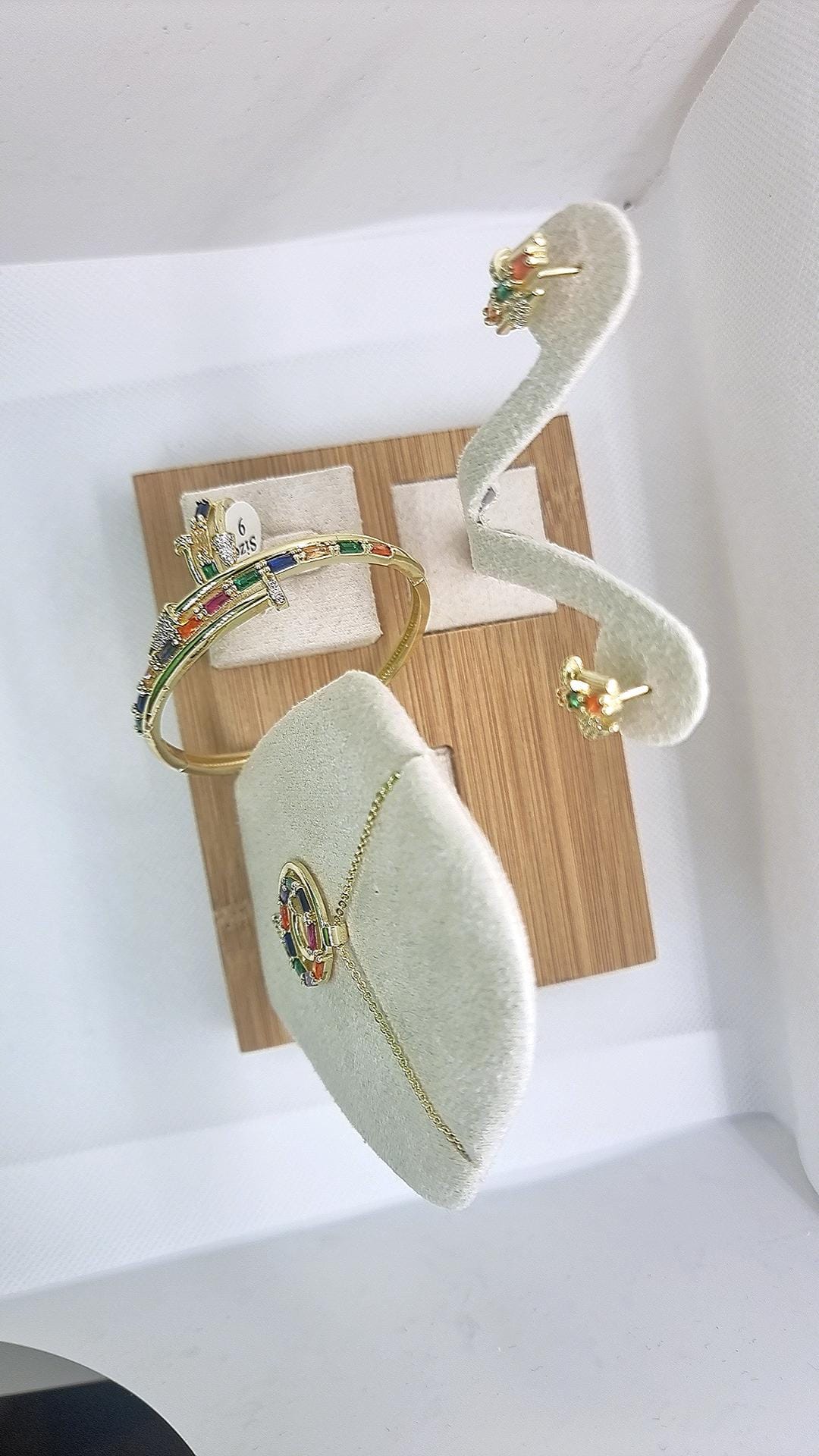 Ensemble clou cristal coloré