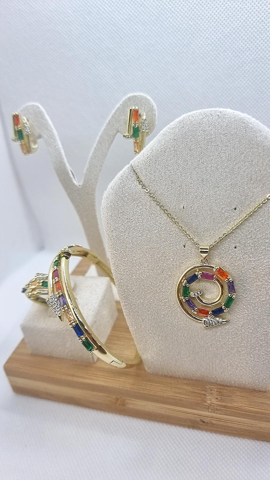 Ensemble clou cristal coloré