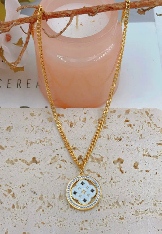 Collier crazy White